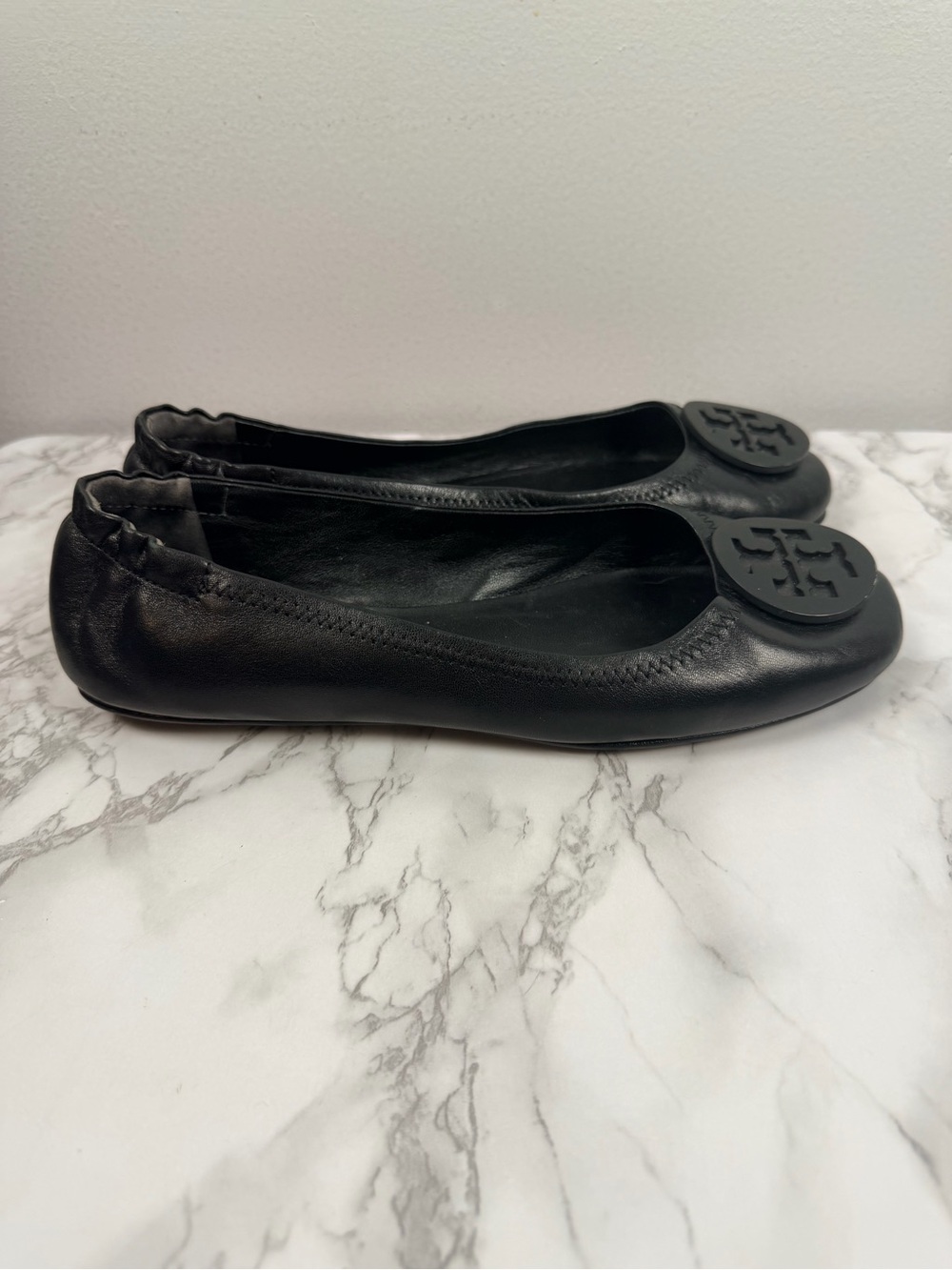 Tory Burch black Reva Logo Travel Ballet Flats size 8 - Picture 2 of 8